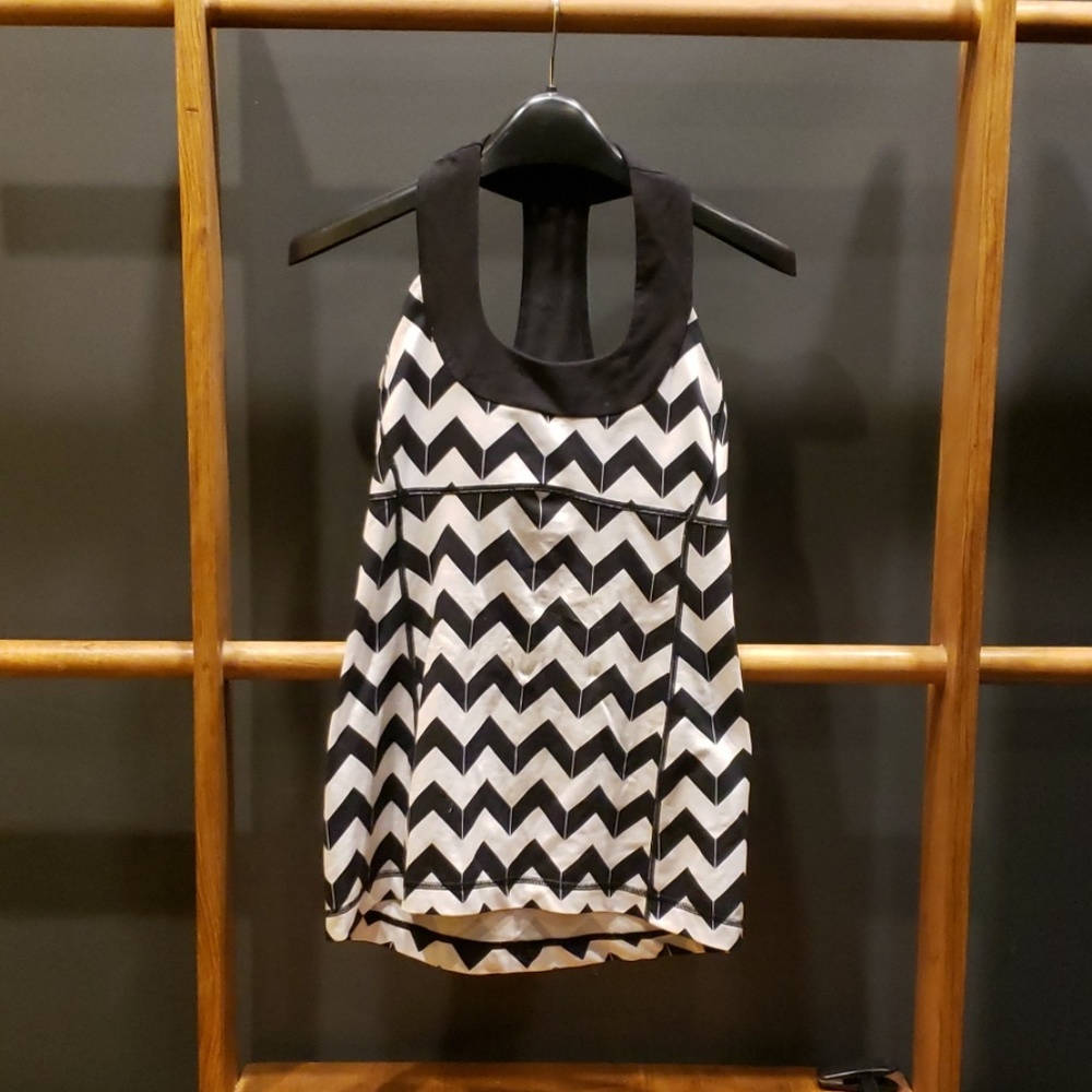 LULULEMON TOP SIZE 6
